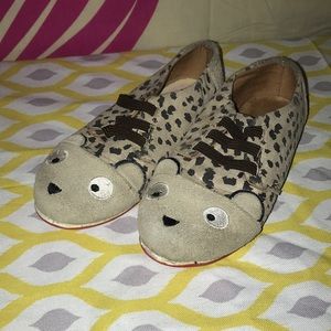 Hardly worn kids shoes size 11. Open to any offers!